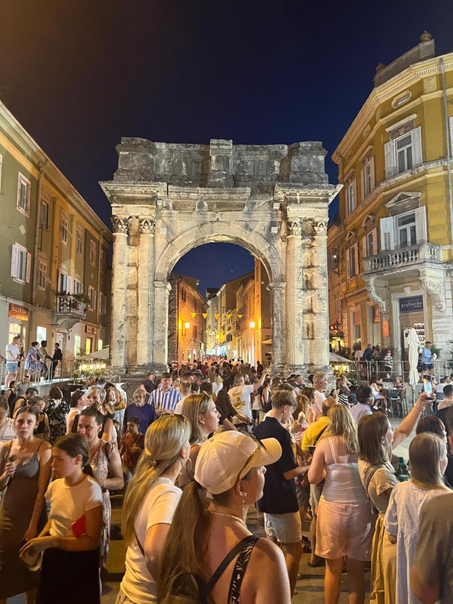 Apartman Niko Pula Bagian luar foto